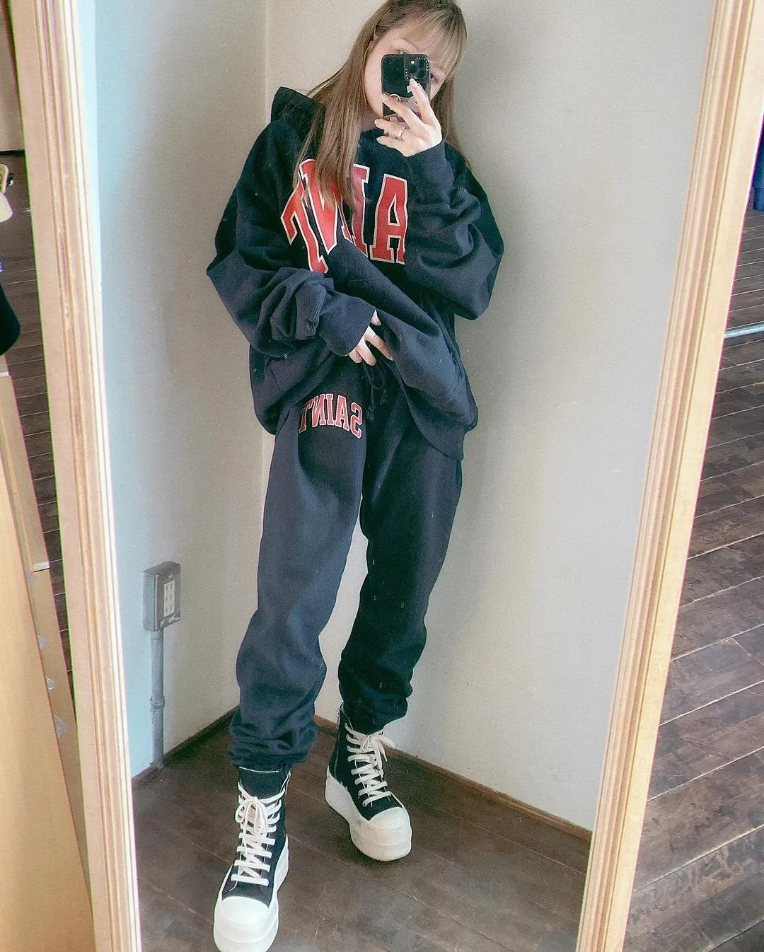 SAINT MICHAEL ARCH SAINT SET PANTS/BLACK The latest SAINT LOGO sweatpants, washed black/gray gray S-XL, custom woven and dyed, black surface and gray bottom fabric, same as the original version, original level straight cracking pulp, original cut and loose fit